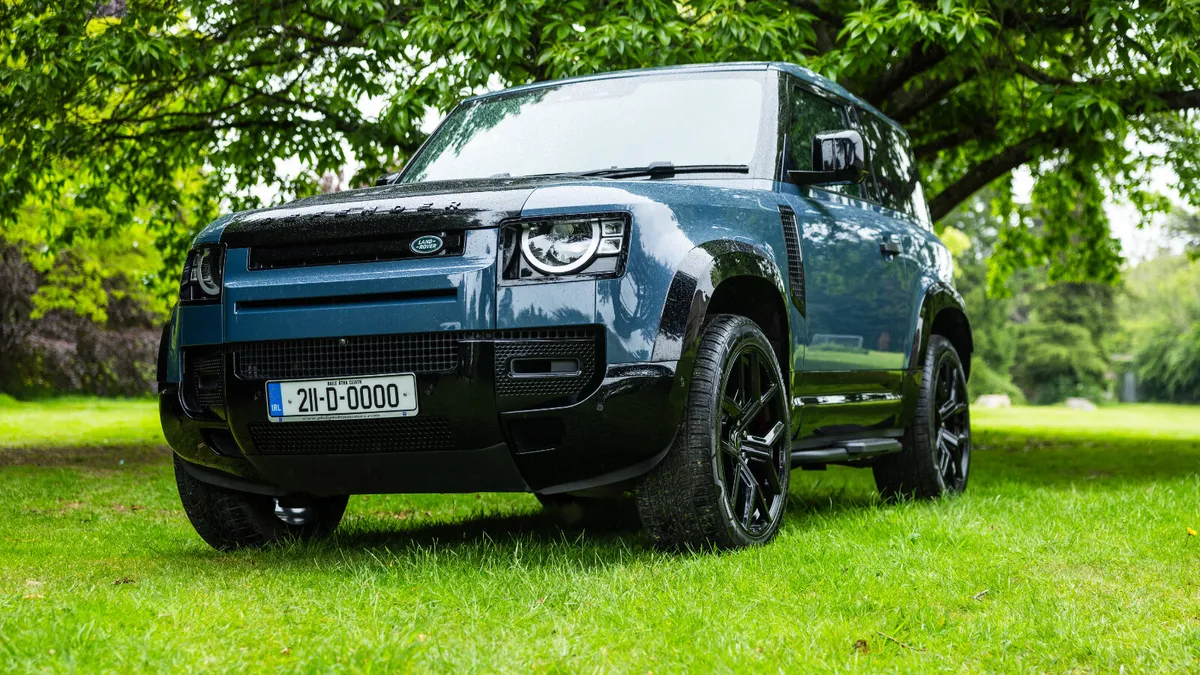 LAND ROVER DEFENDER 3.0D 90 FULL Black Pack - Image 3