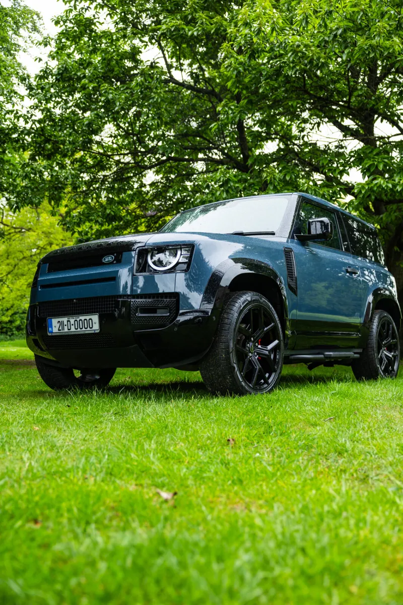 LAND ROVER DEFENDER 3.0D 90 FULL Black Pack - Image 1