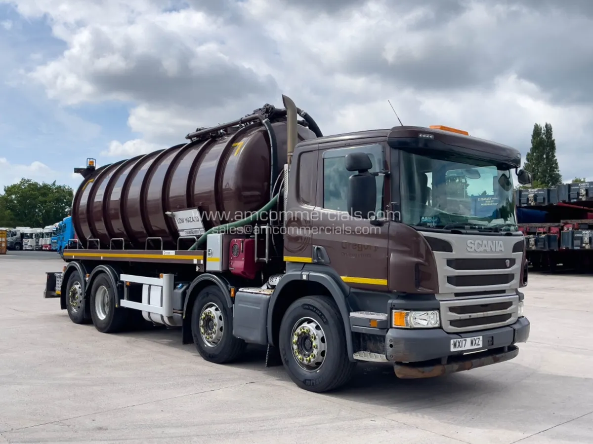 2017 (17) SCANIA P370 WASTE TANKER 8X2 - Image 1