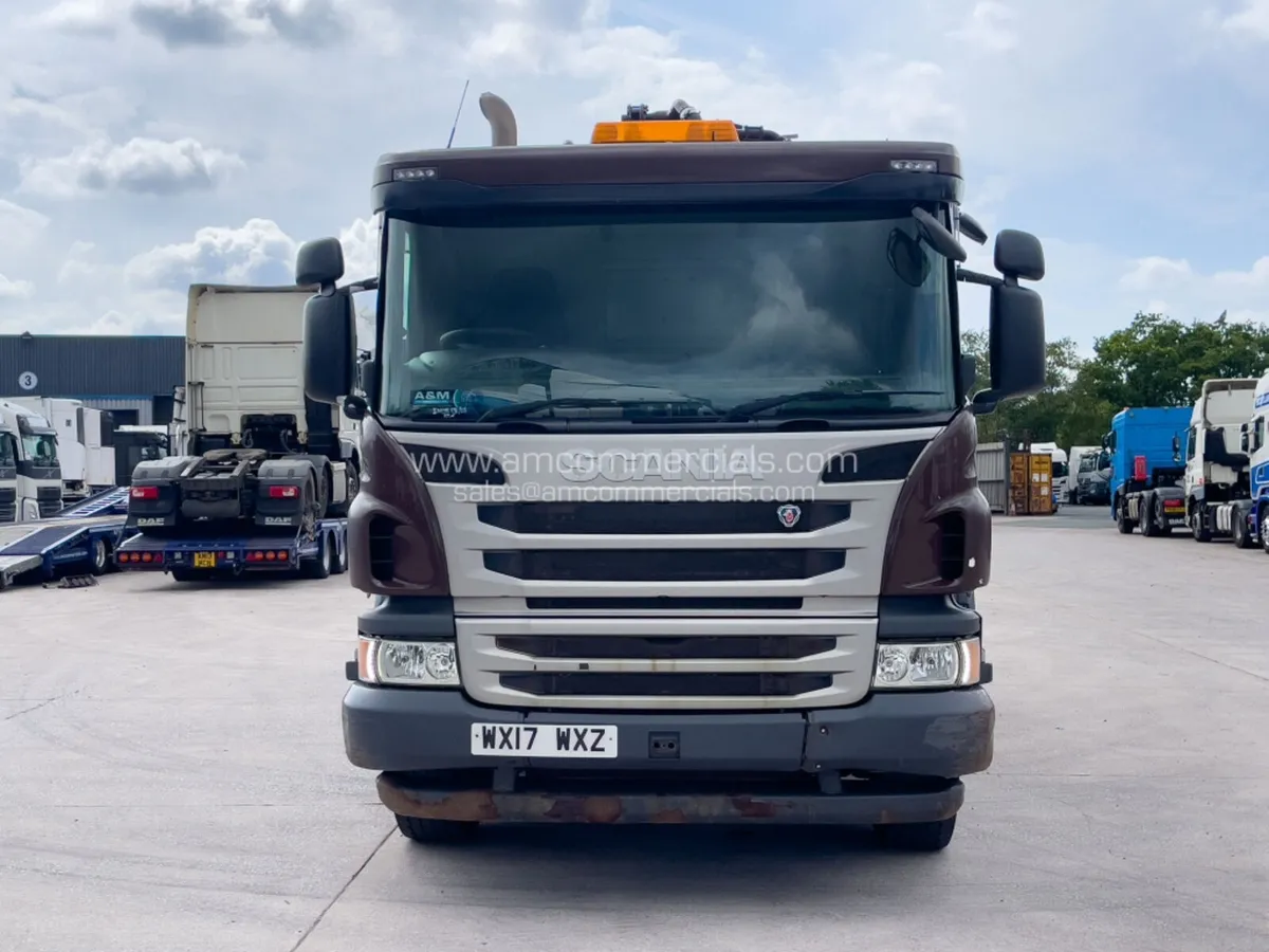 2017 (17) SCANIA P370 WASTE TANKER 8X2 - Image 2