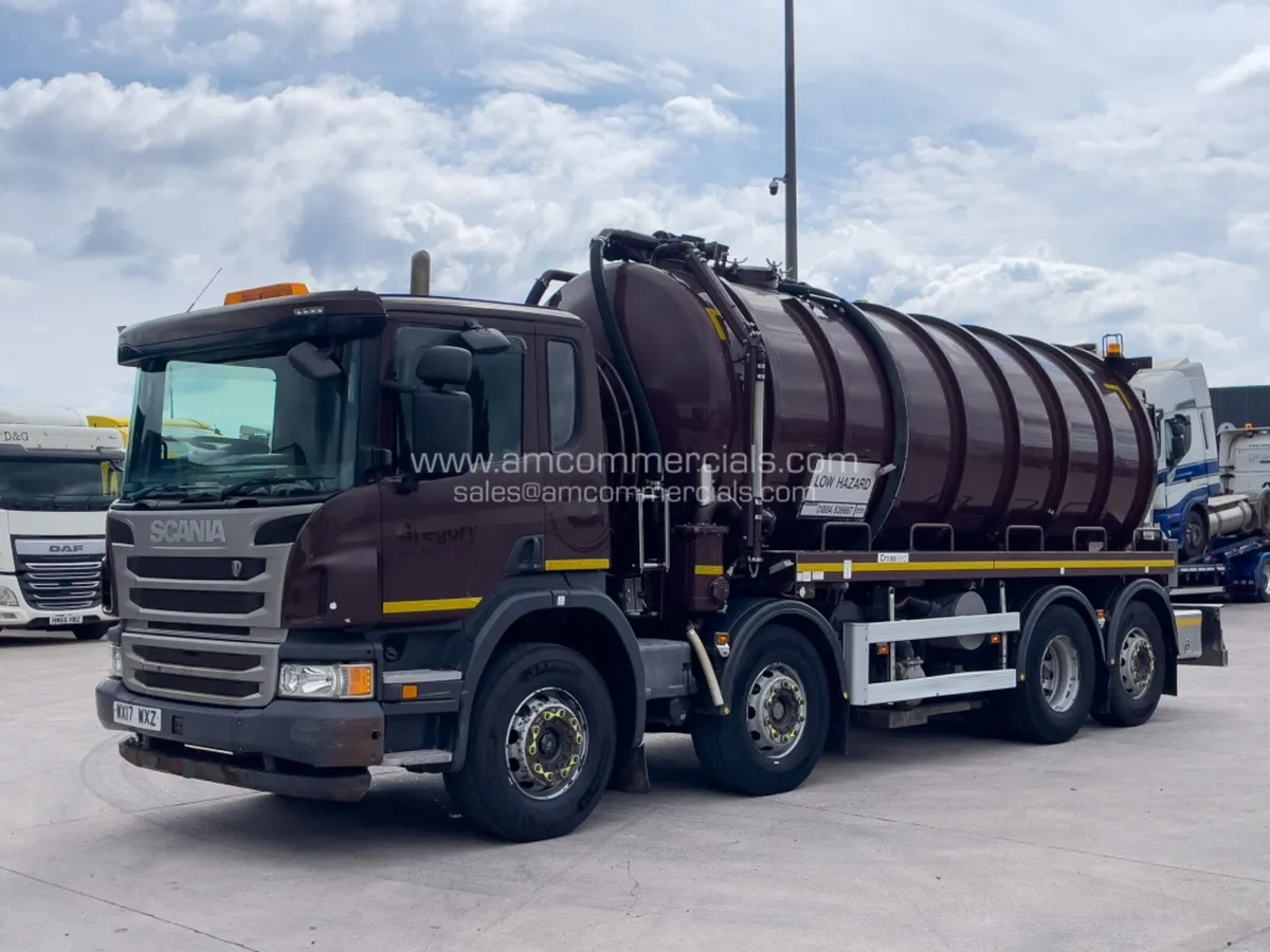 2017 (17) SCANIA P370 WASTE TANKER 8X2 - Image 3