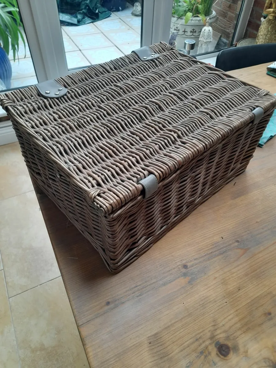 Picnic Basket - Image 3