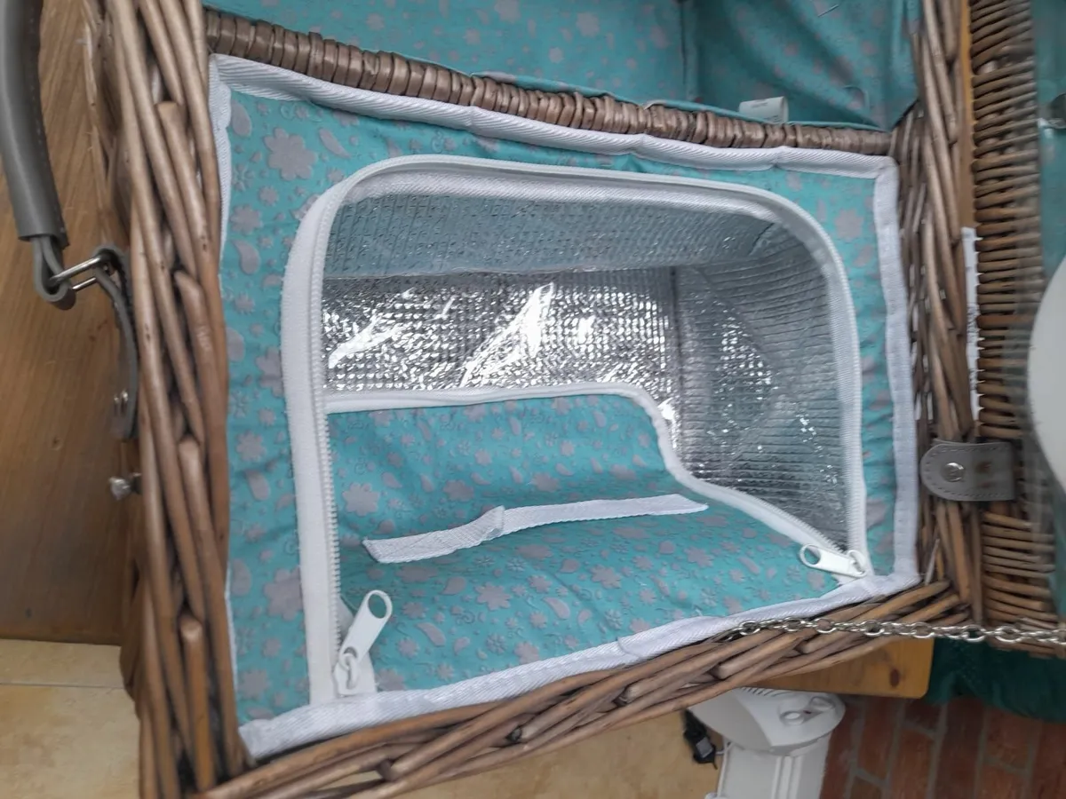 Picnic Basket - Image 4