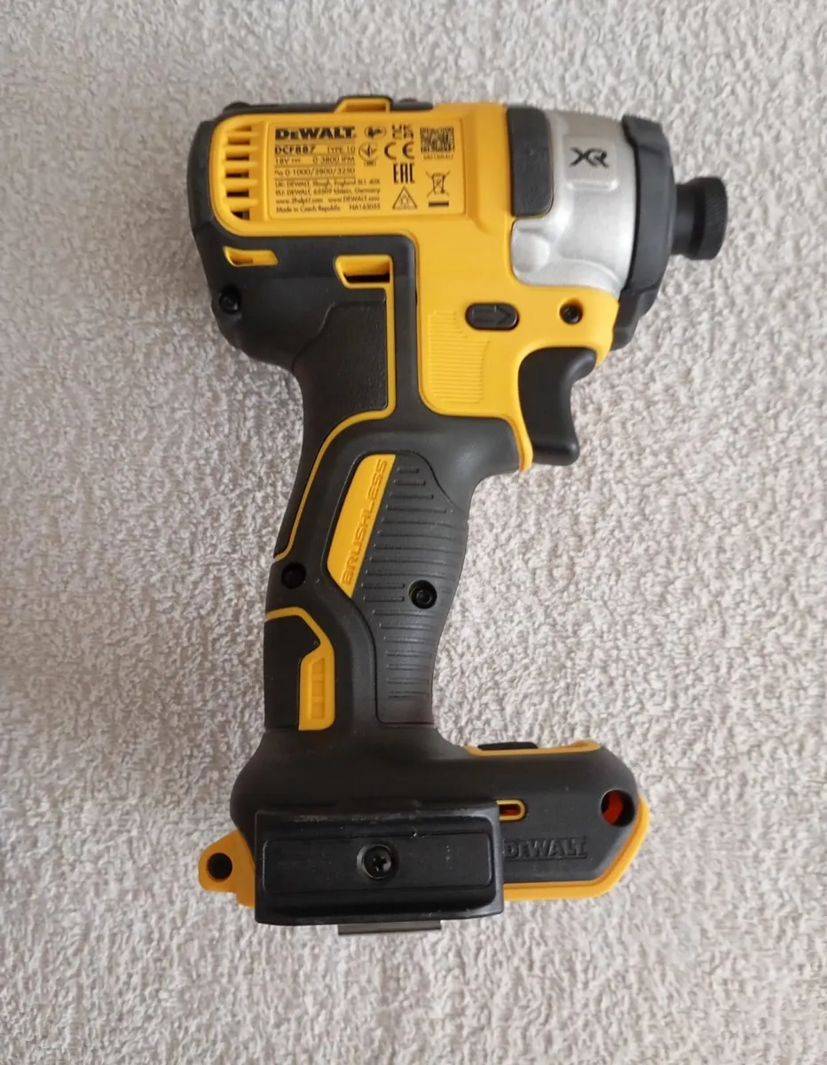 DeWalt dcf887 Impact Driver Set (New) - Image 2