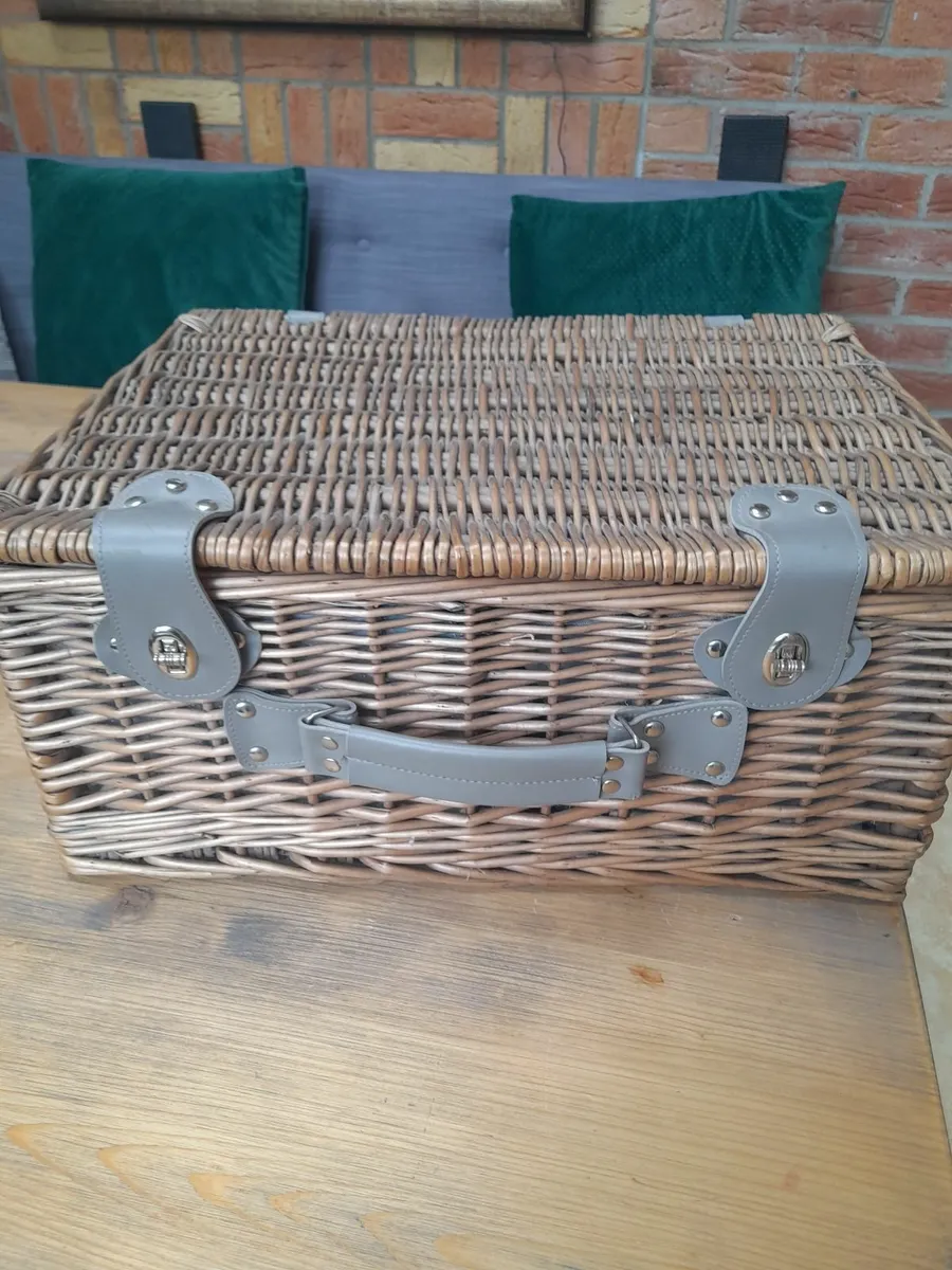 Picnic Basket - Image 2