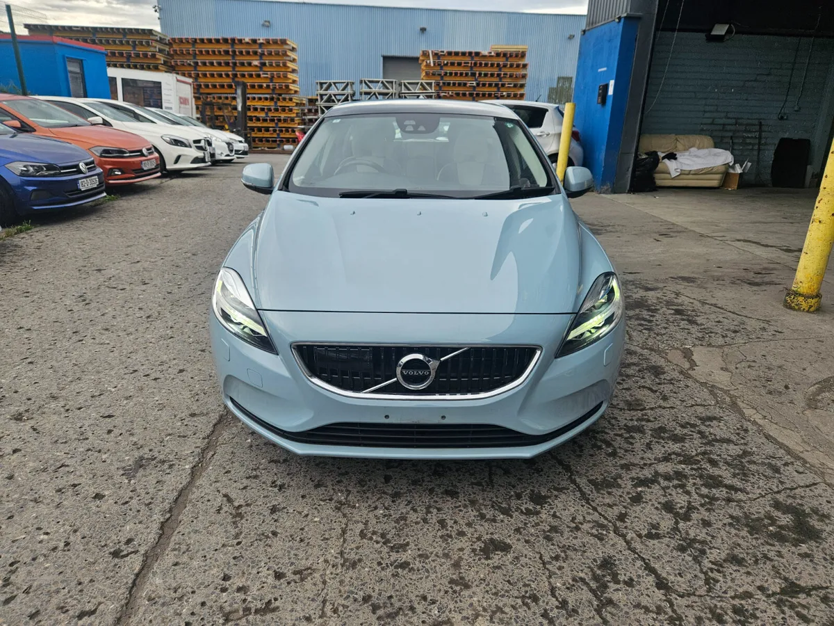 2017 Volvo V40 Automatic T4 LUX - Image 2