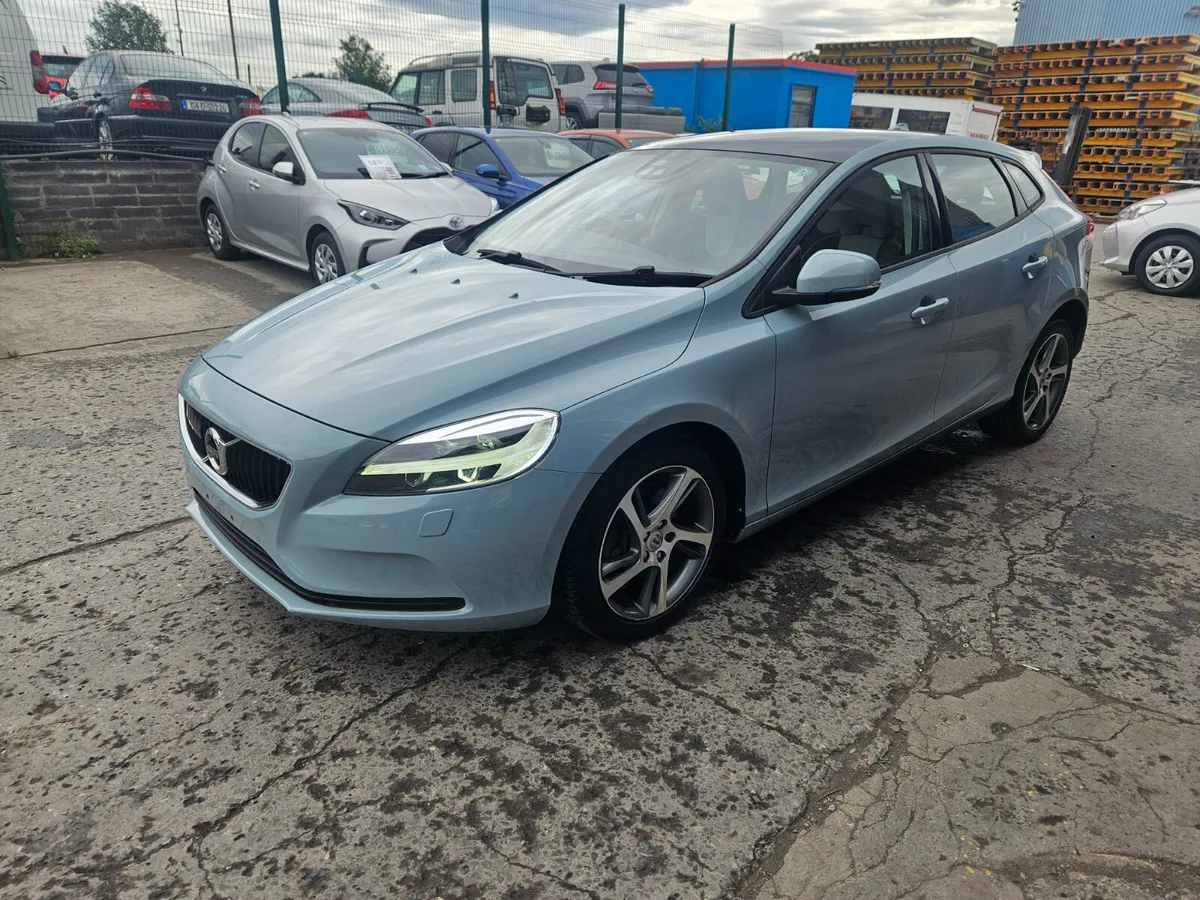 2017 Volvo V40 Automatic T4 LUX - Image 3