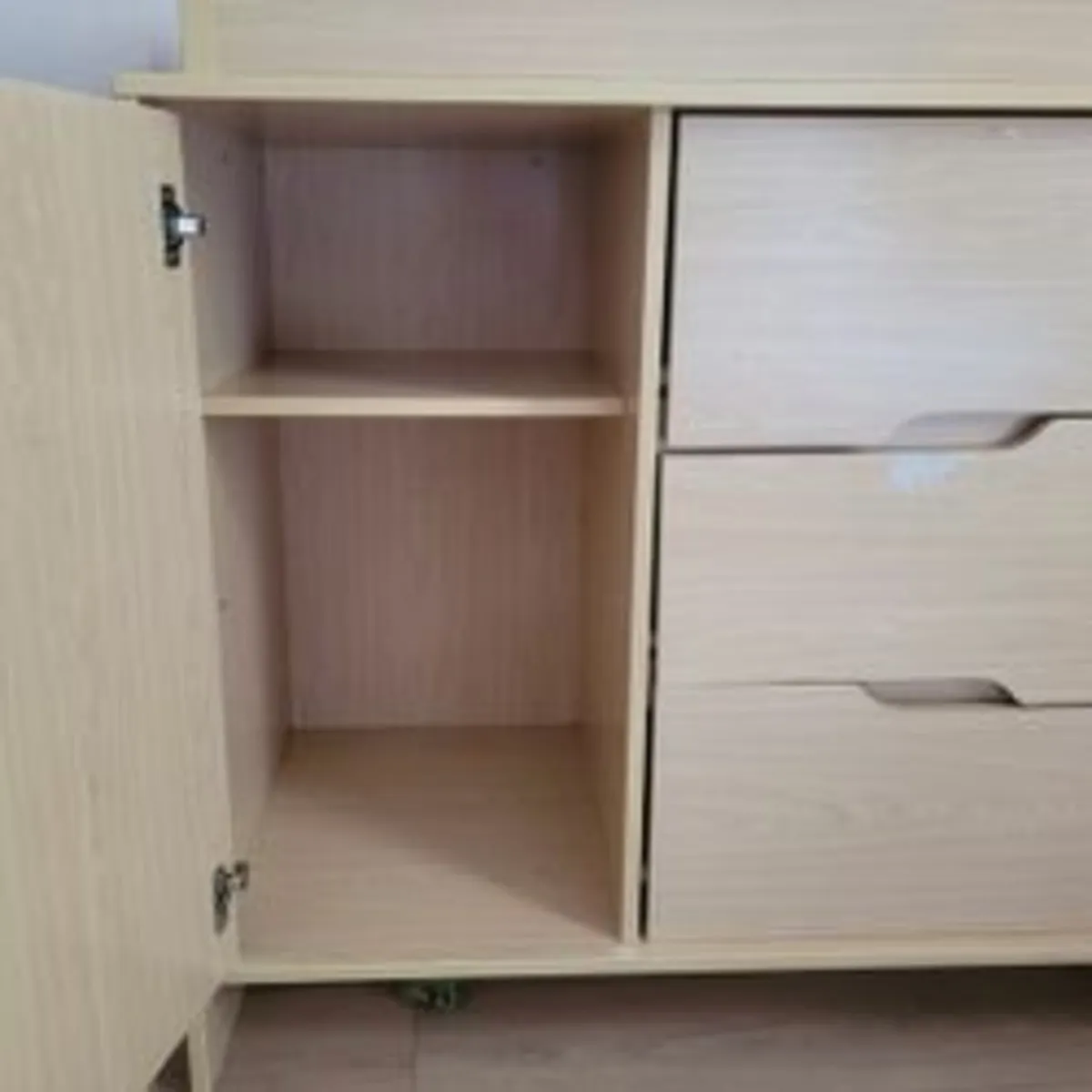 Changing table - Image 2