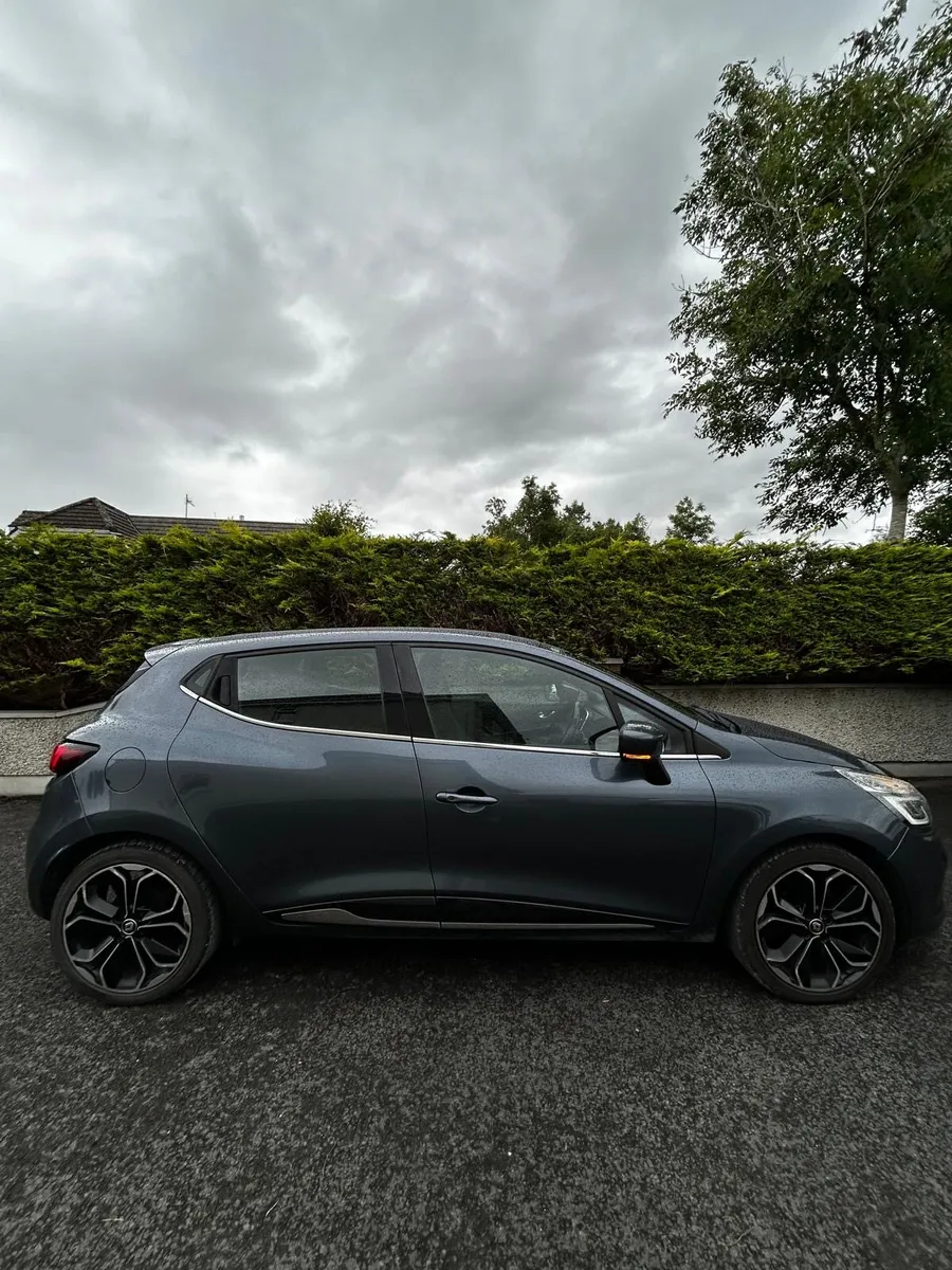 Renault Clio - Image 1