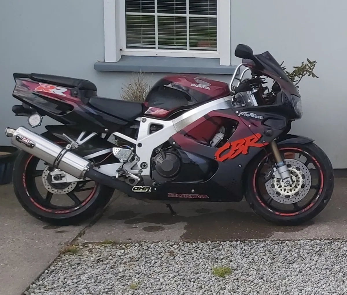 Honda CBR900RR SC28 - Image 2