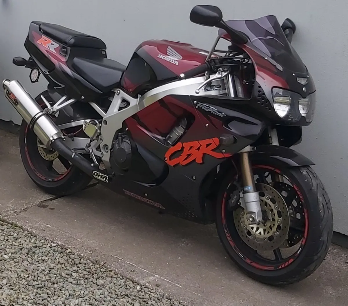 Honda CBR900RR SC28 - Image 1