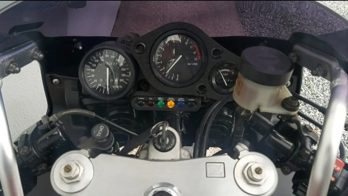 Honda CBR900RR SC28 - Image 3