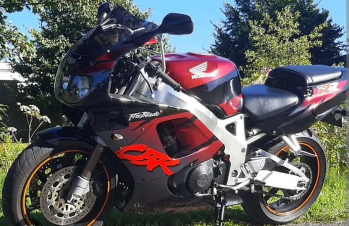 Honda CBR900RR SC28 - Image 4