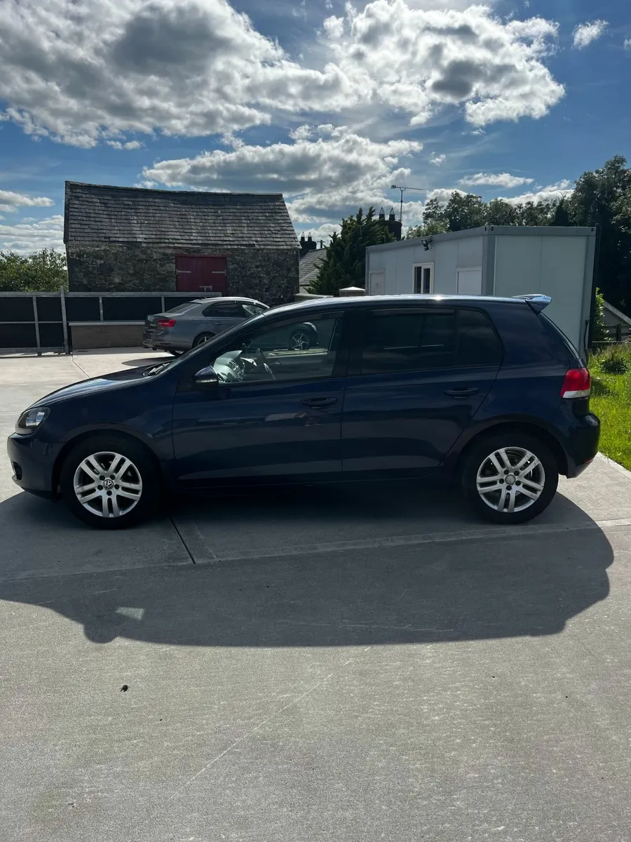 Volkswagen Golf 2010 - Image 2