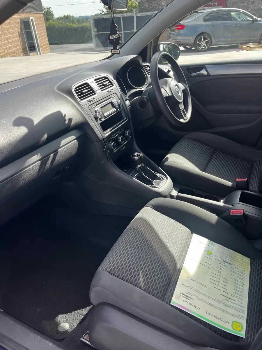Volkswagen Golf 2010 - Image 3