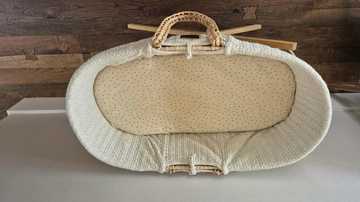 Moses Basket Green Sheep - Image 2