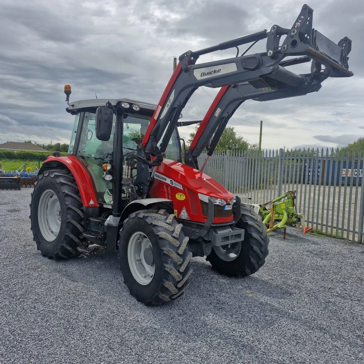 Massey Ferguson 5711 - Image 1