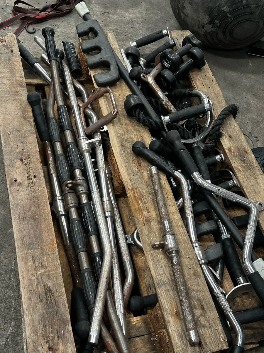 Lat Pulldown Bars and Attachments clearance £10