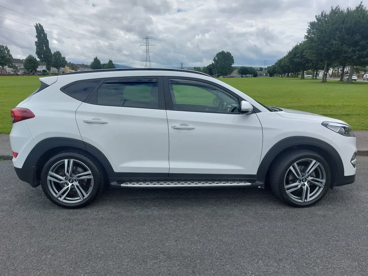 HYUNDAI TUSCON PREMIUM PANORAMIC ROOF - Image 4