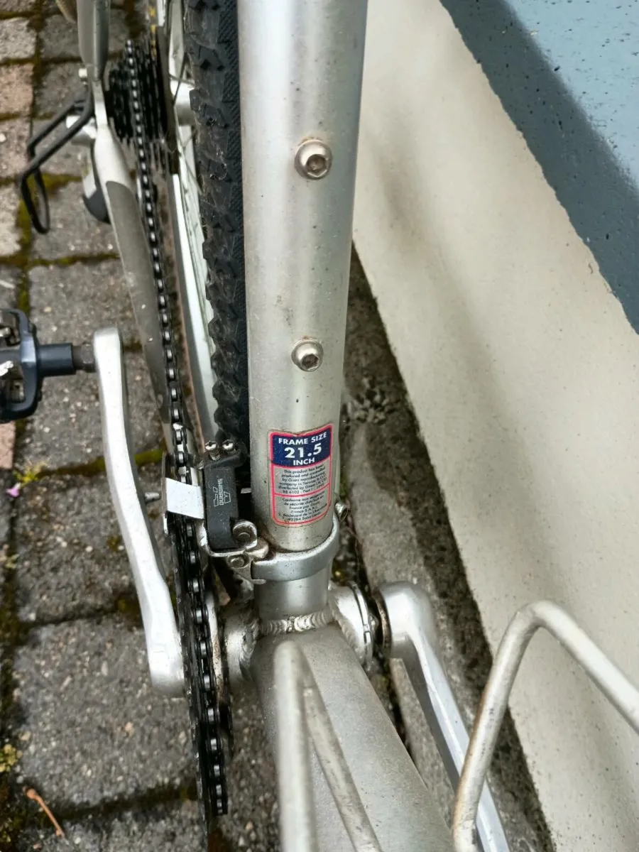 sporty bicycle Giant - Image 2