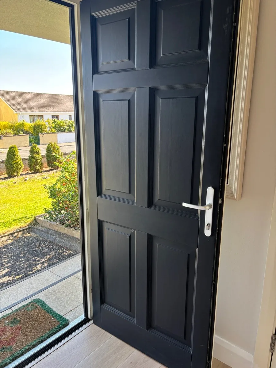 Front door - Image 2