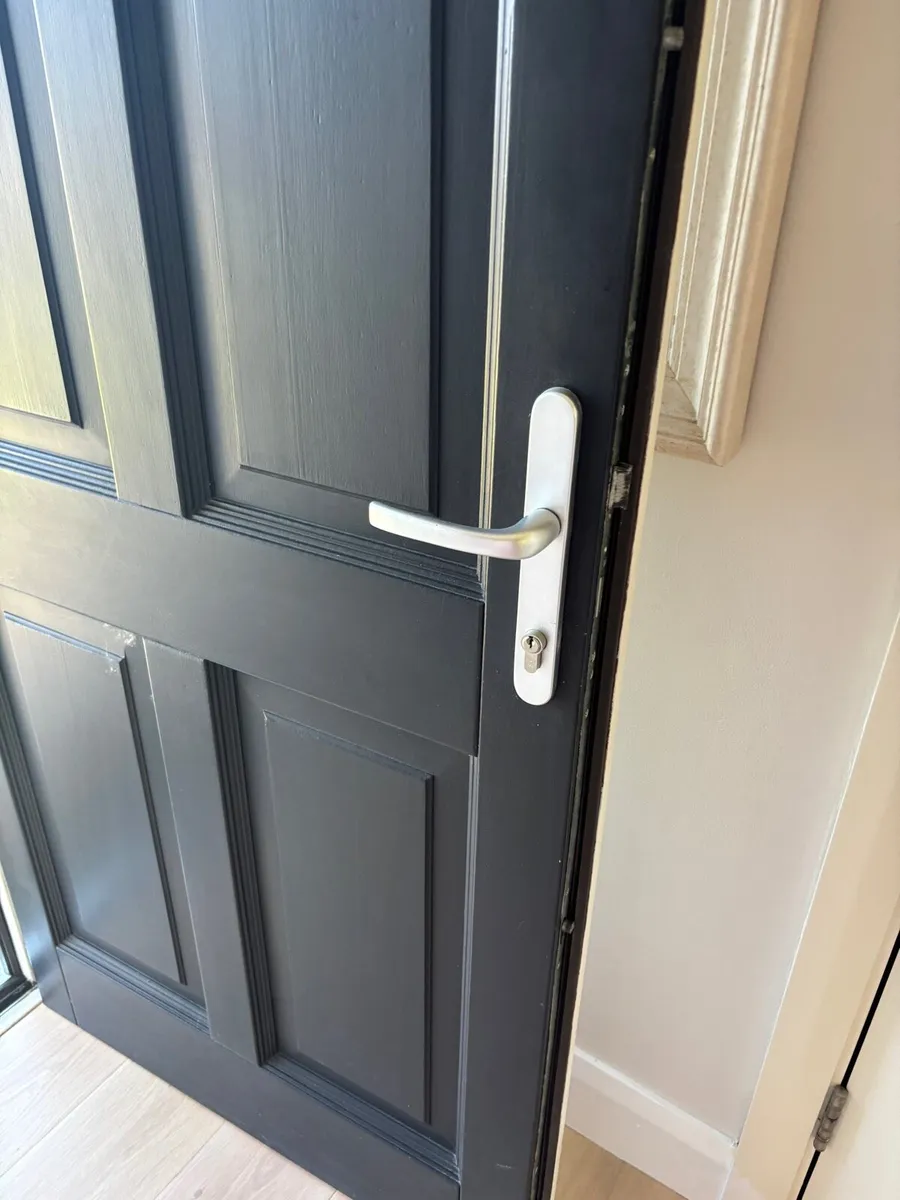 Front door - Image 4
