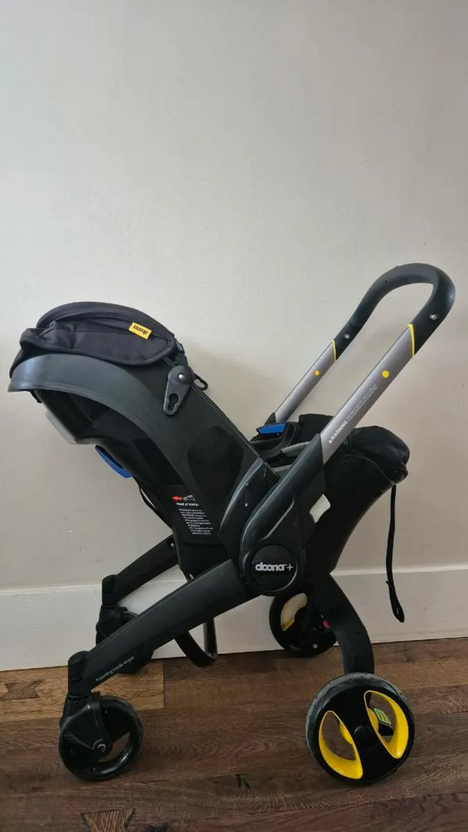 Doona Car Seat/stroller with Isofix base - Image 1