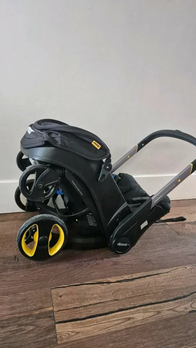 Doona Car Seat/stroller with Isofix base - Image 3