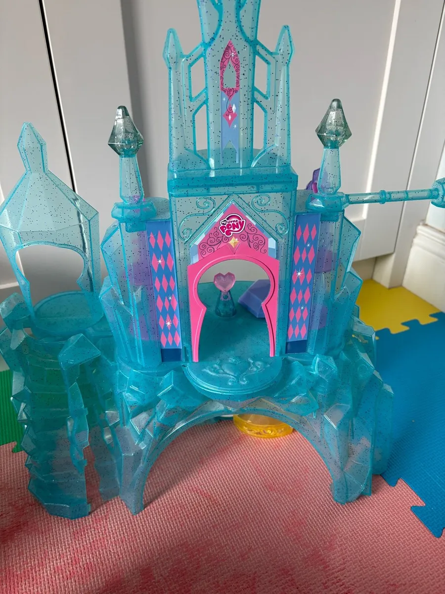 My little pony castle - Image 1