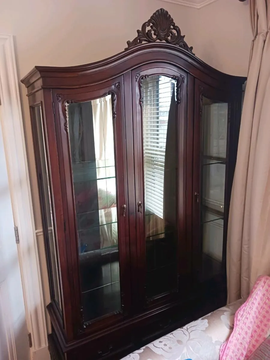 3 door chippindale glass cabinet - Image 1