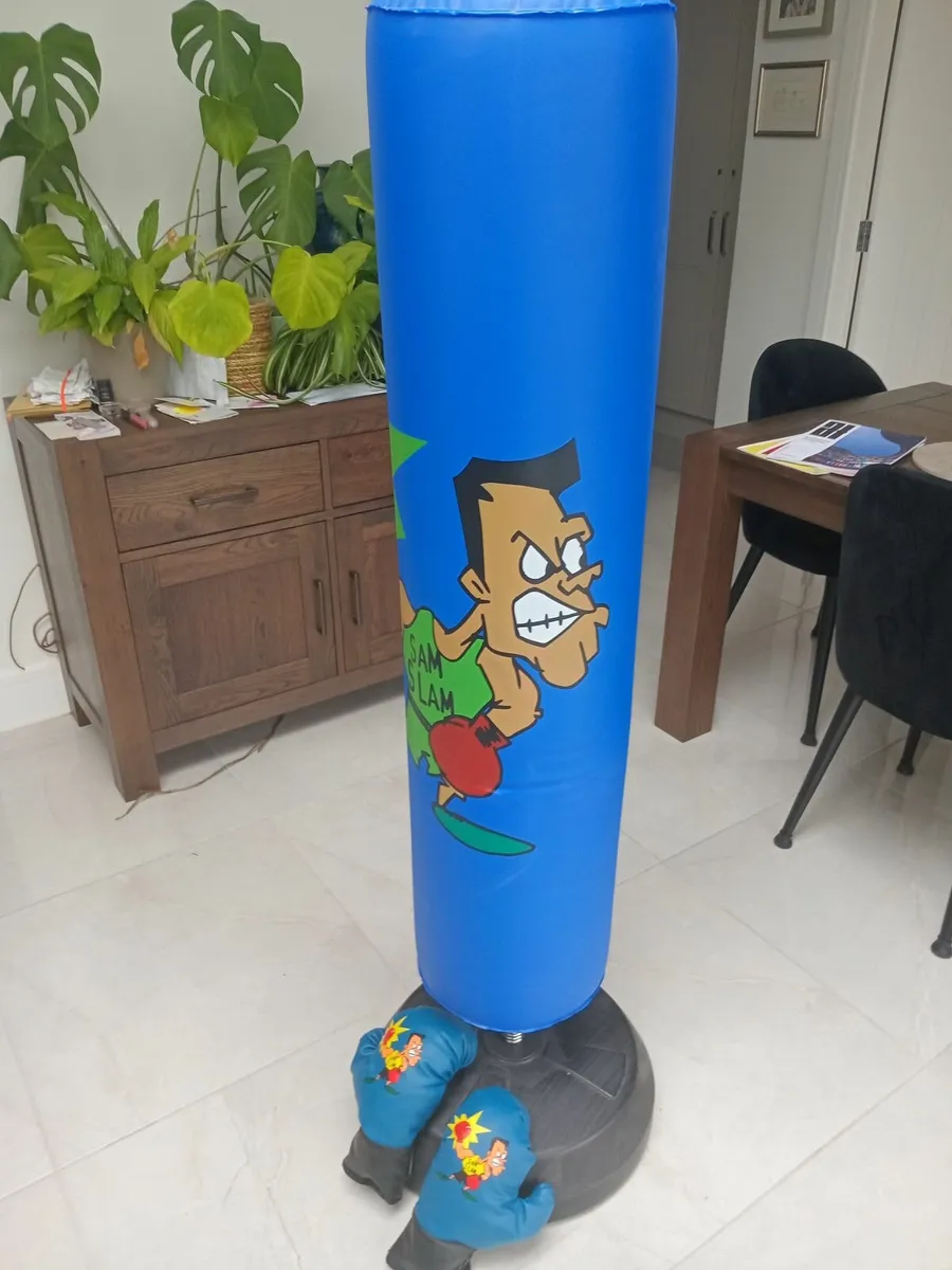 Fun kids freestanding punching bag and gloves - Image 3