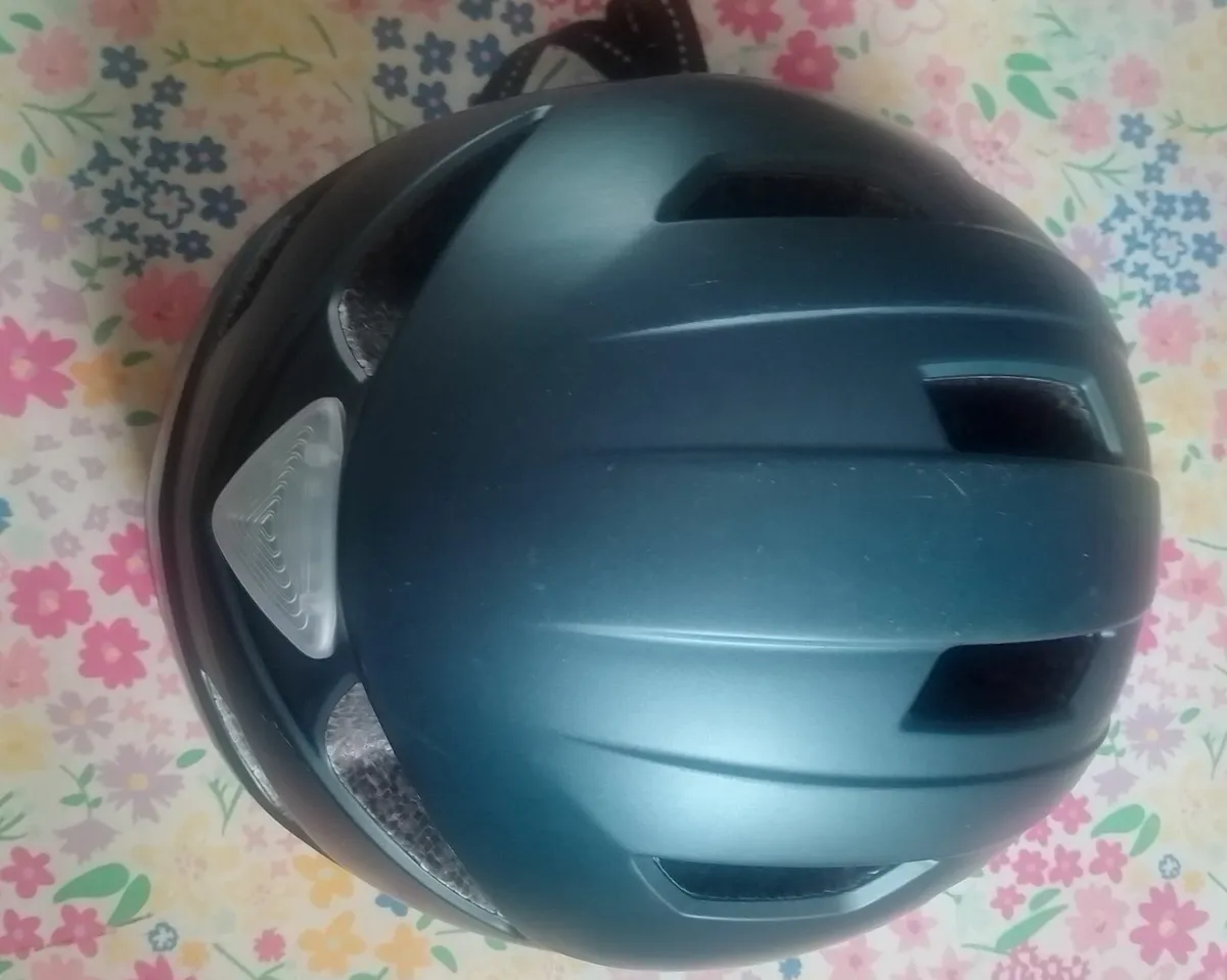 2 Bike locks and Ehelmet - Image 1