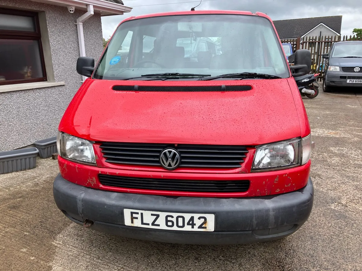Volkswagen Caravelle 2000 - Image 1