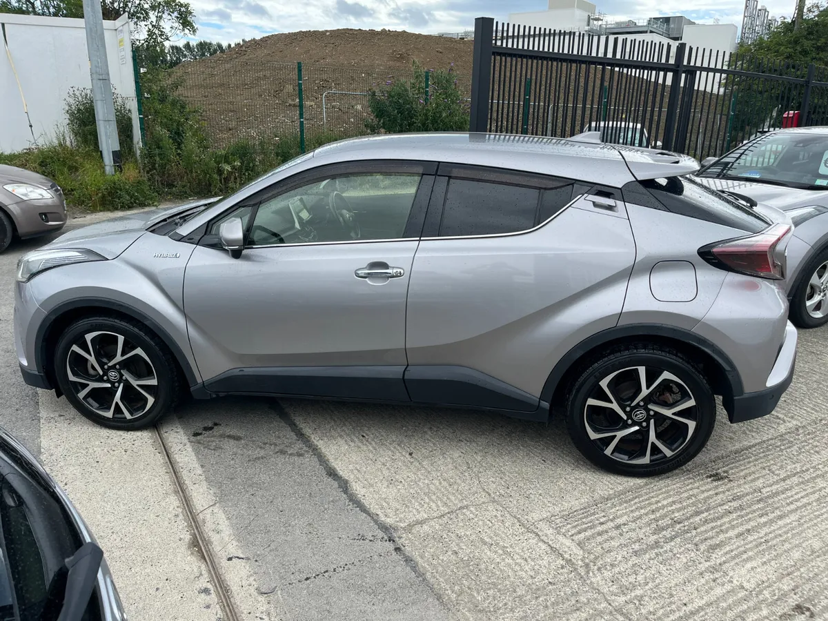 TOYOTA C-HR 2018, 1.8 HYBRID AUTO HIGH SPEC - Image 4