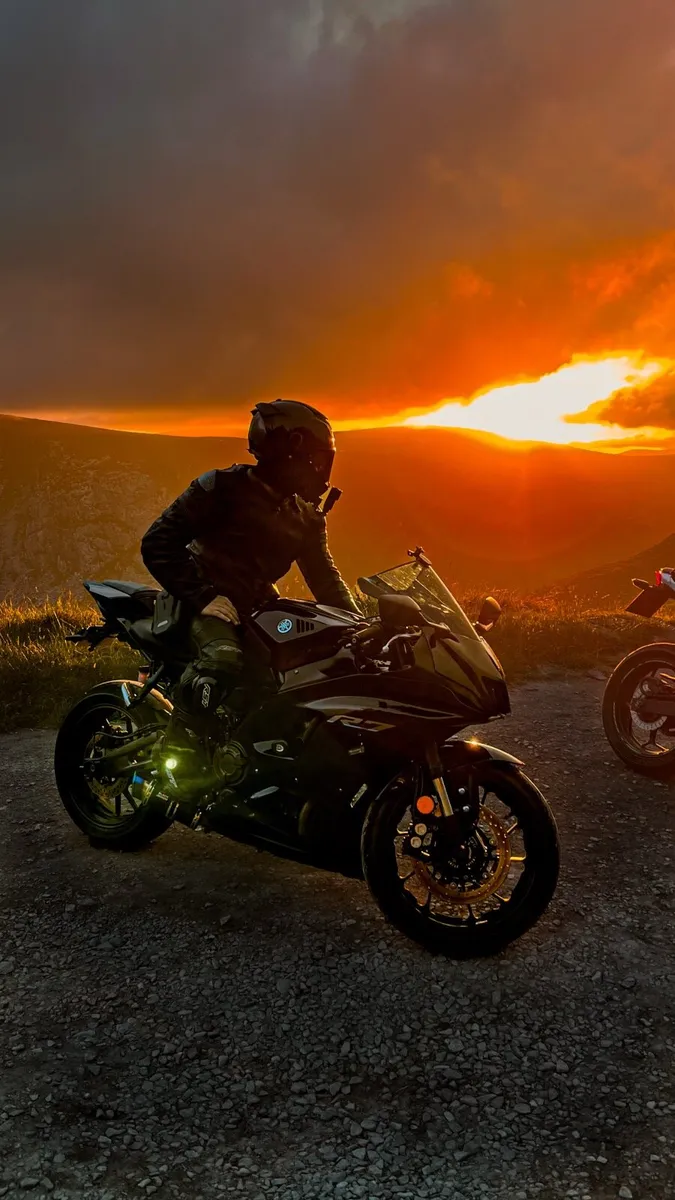 Yamaha R7 - Image 1