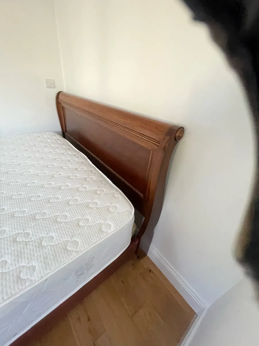 Wooden sleigh bed - king size - Image 1