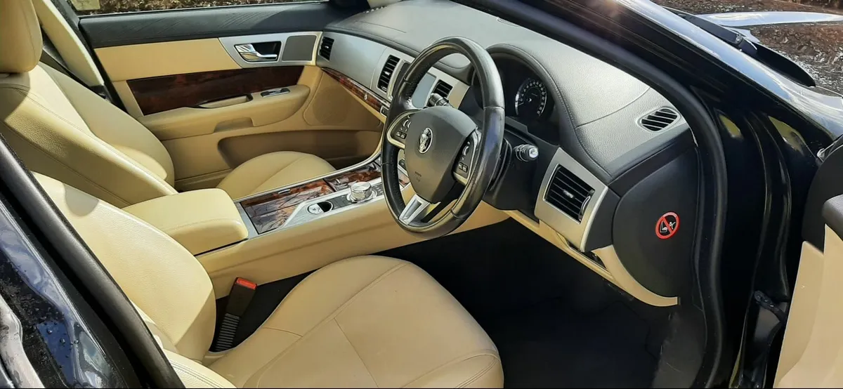 Jaguar XF 2014 - Image 3