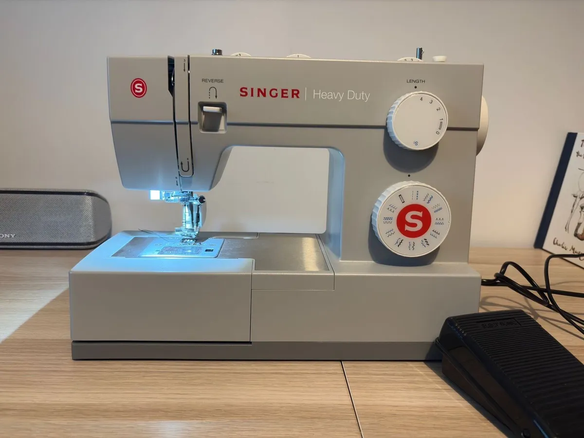 Singer Heavy Duty sewing machine - Image 4
