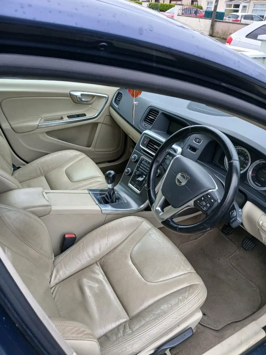 2012 S60 2.0 D FOR PARTS OR REPAIR DRIVING!!! - Image 2
