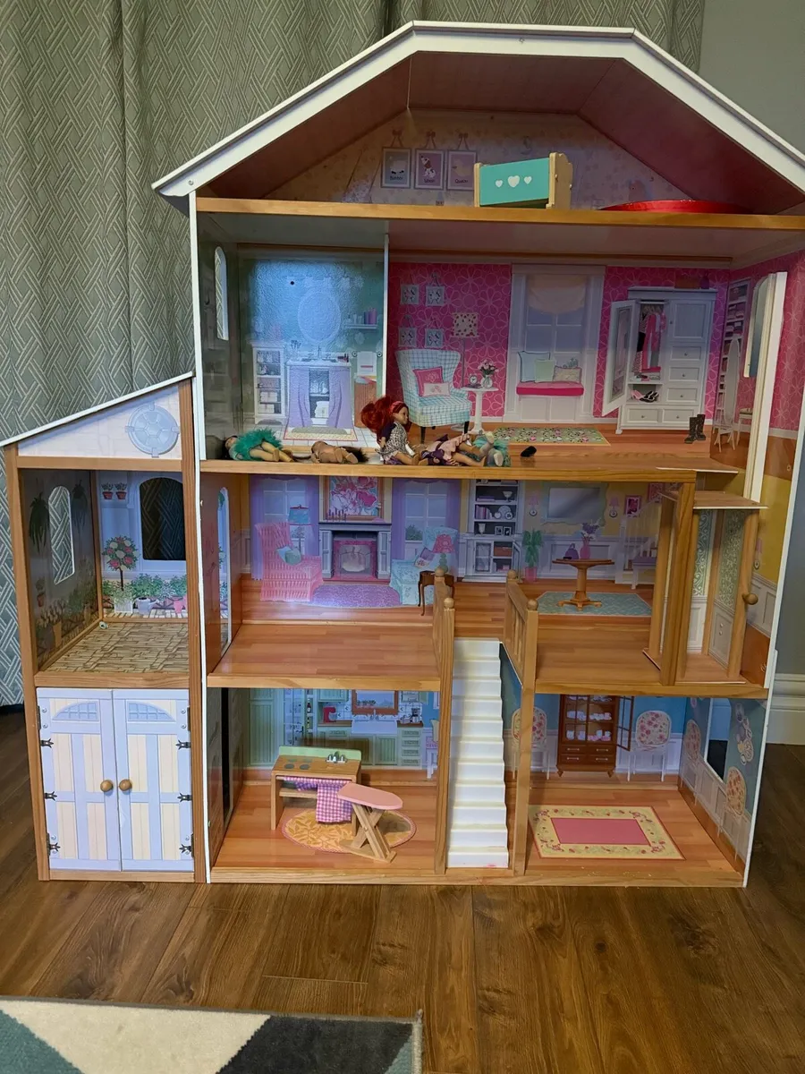 Dolls house - Image 1