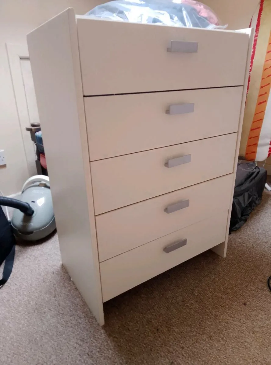 Chest of drawers - Image 1