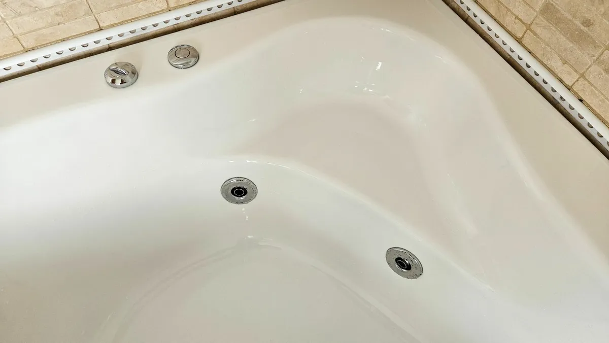 Jacuzzi corner bathtub - Image 2
