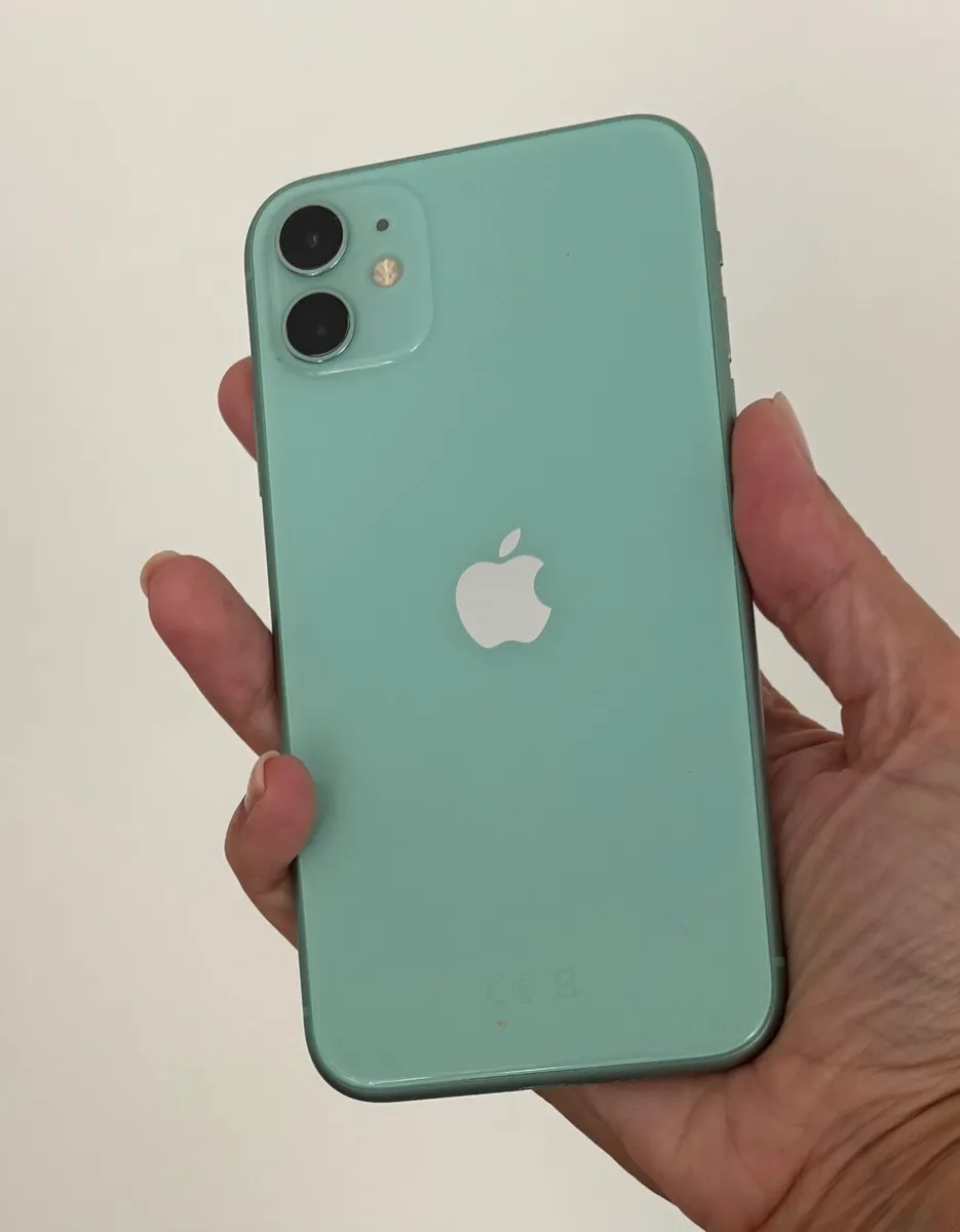 iPhone 11 - Image 1