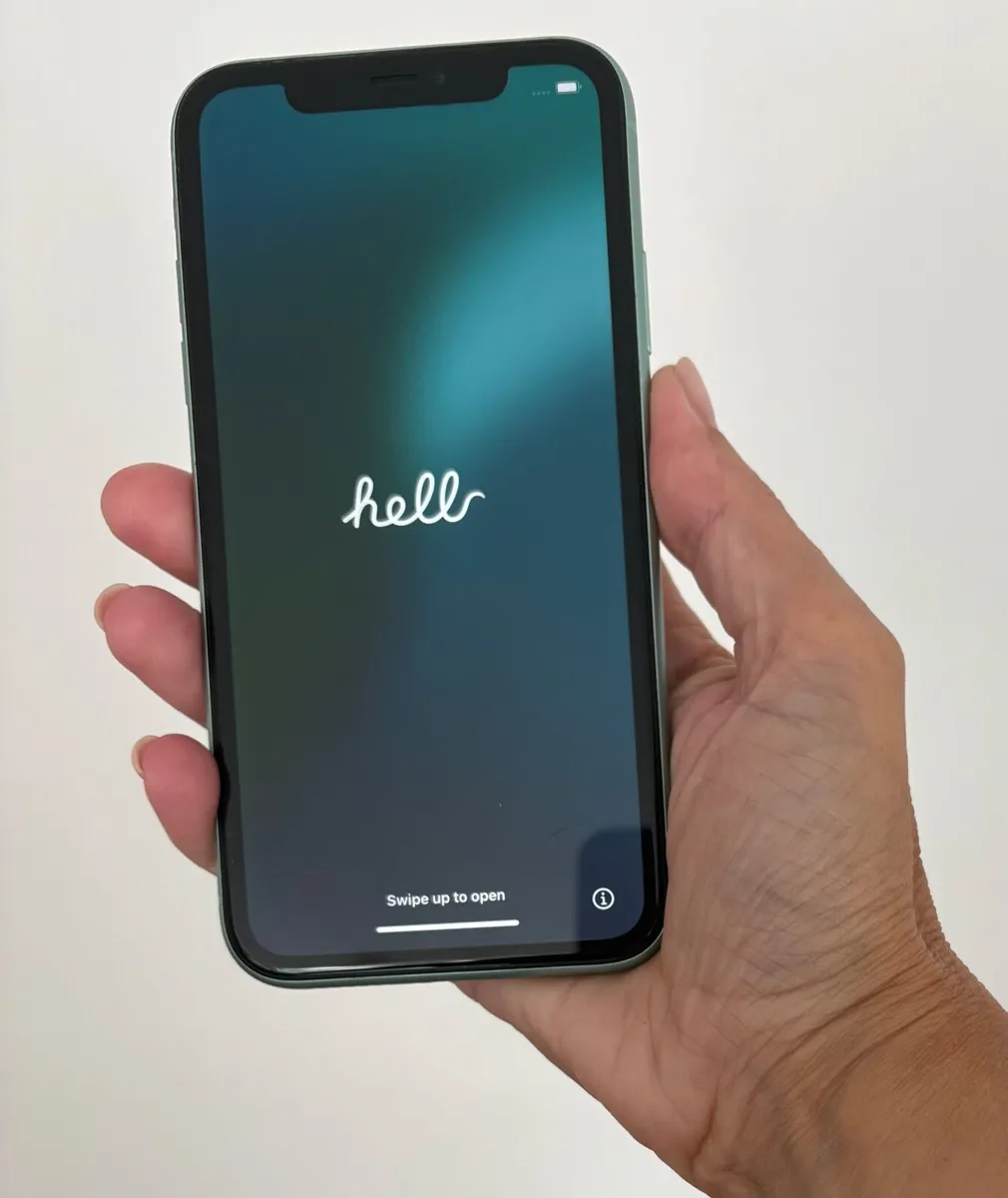 iPhone 11 - Image 2