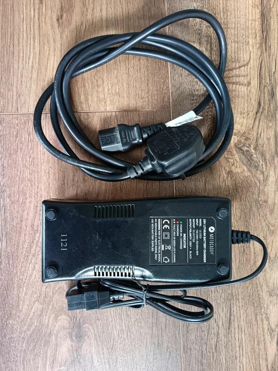 Motocaddy M5 GPS DHC 28v Battery Charger - Image 1