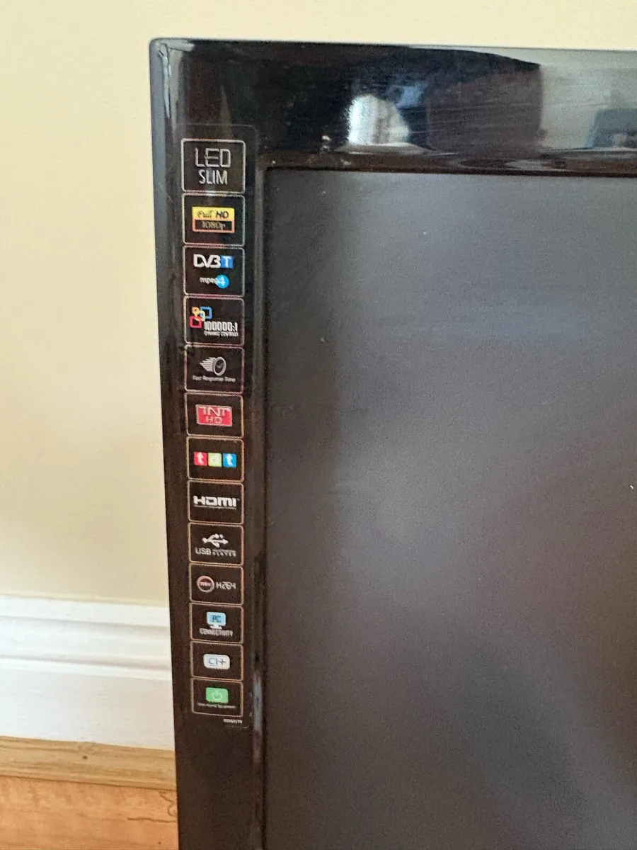 23.5 inch Normende TV & new remote control - Image 2