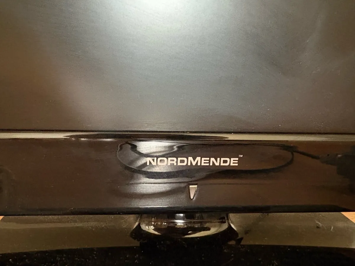 23.5 inch Normende TV & new remote control - Image 4