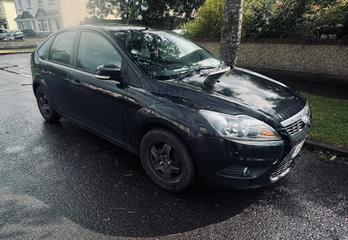 Ford Focus 2010 - Image 2