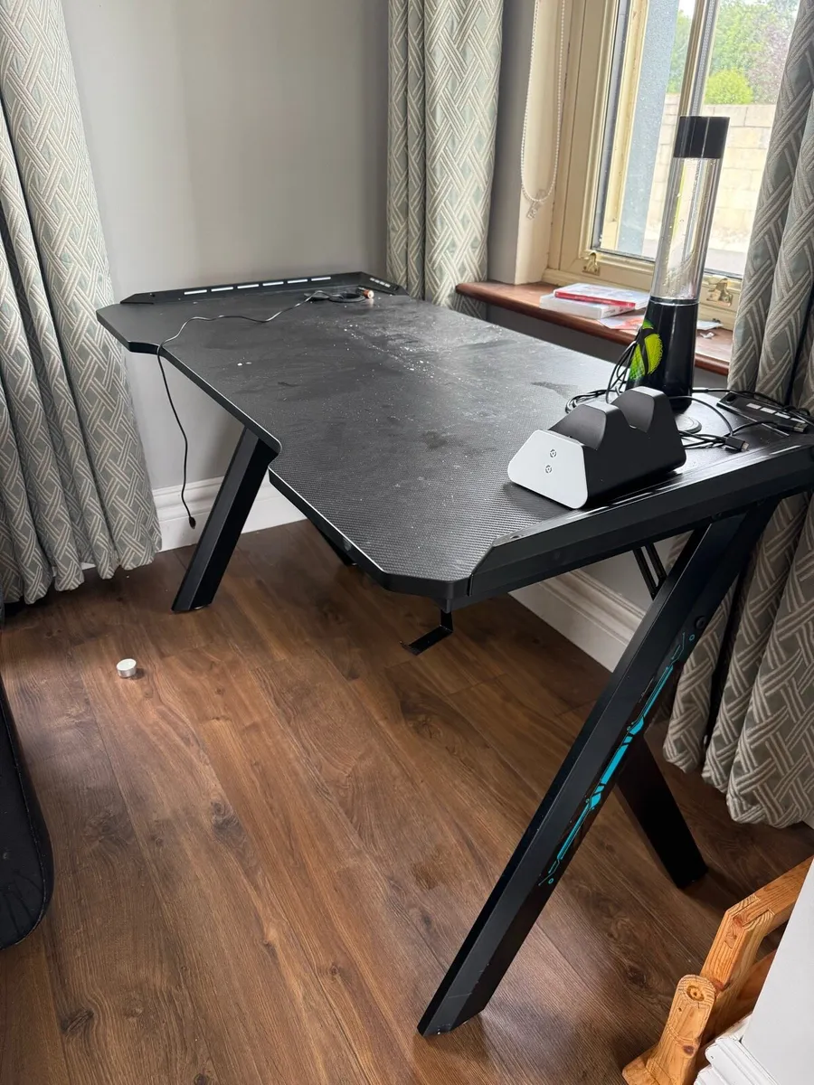 Gaming desk