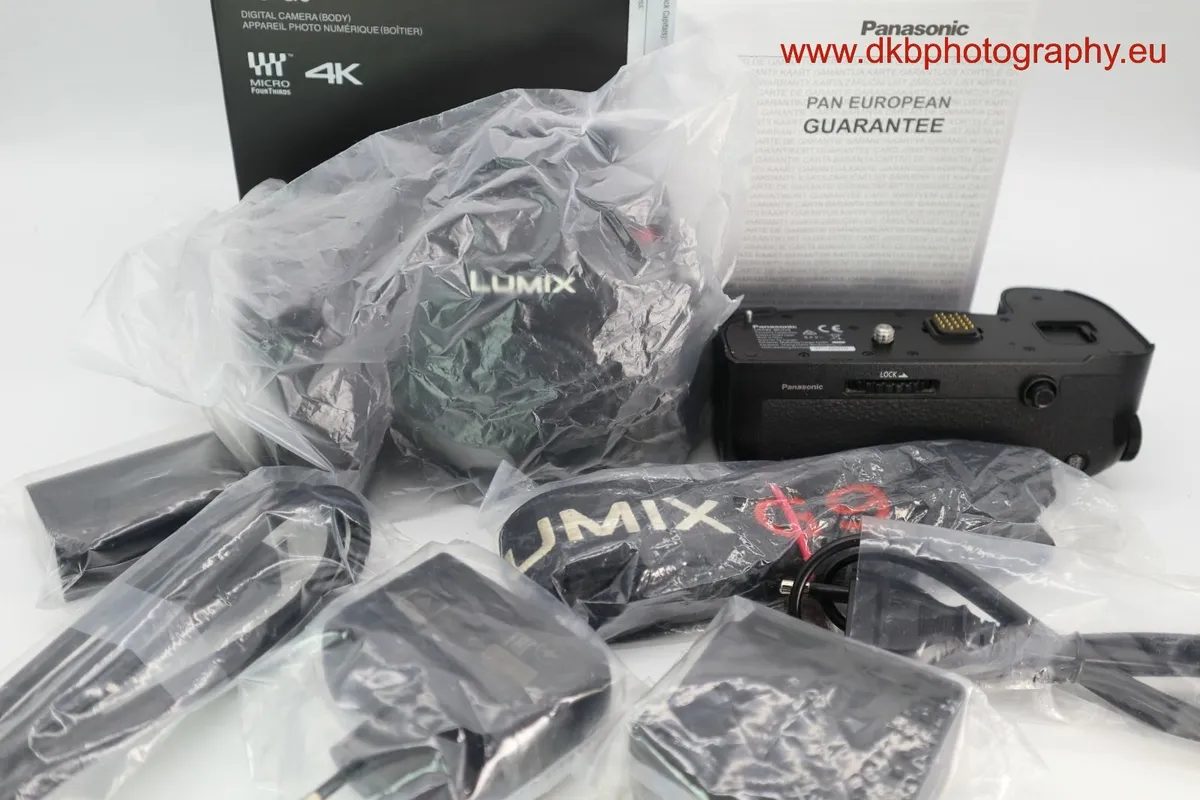 PANASONIC LUMIX DC-G9 CAMERA & DMW-BGG9 B-GRIP#508 - Image 2